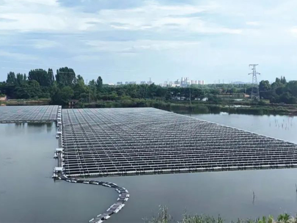 全球足跡 | 運(yùn)行2年，陽(yáng)光能源打造水面光伏電站的“克萊因藍(lán)”樣本